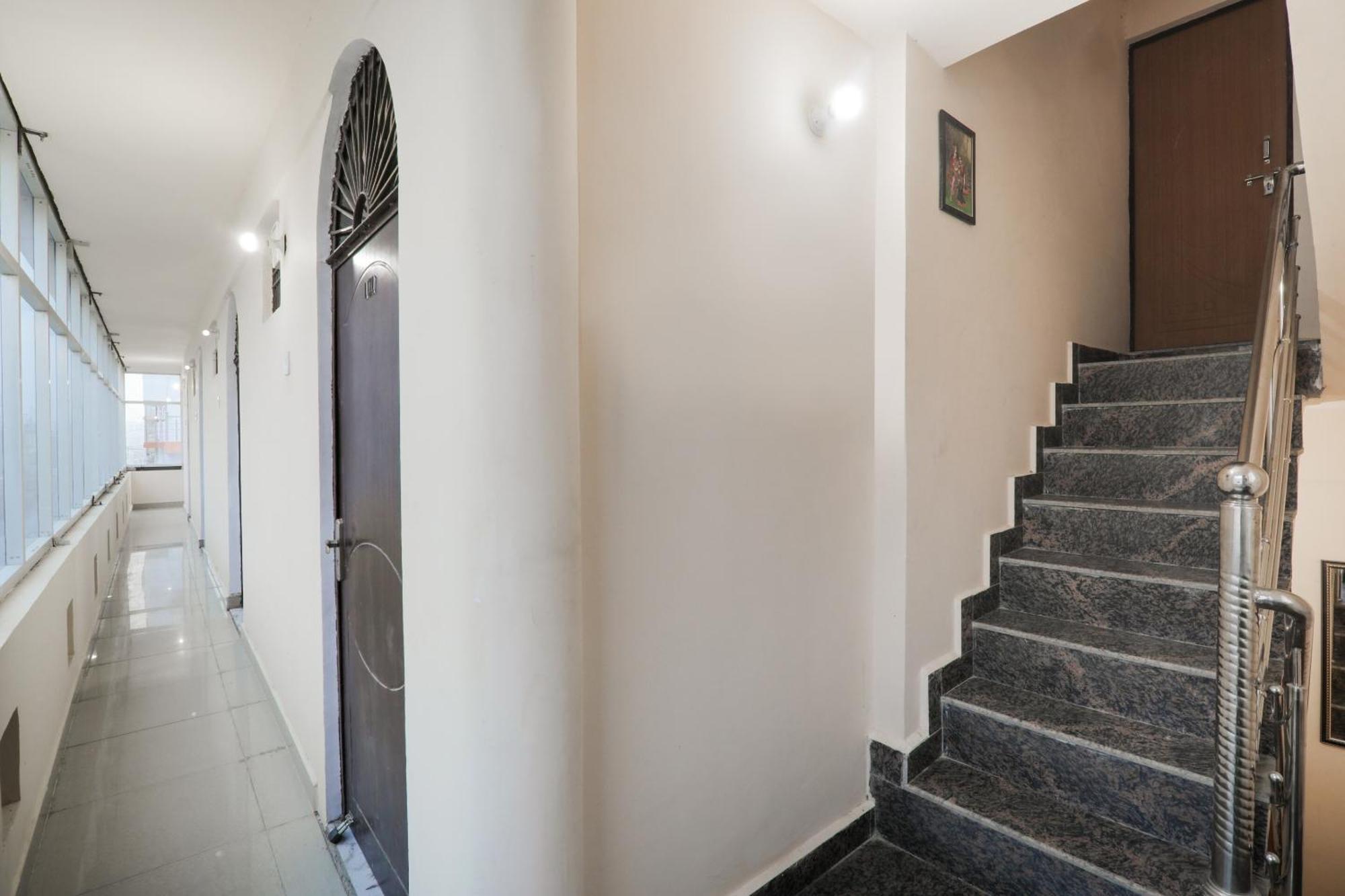 Hotel O Aastha Near Chaudhary Charan Singh International Airport Bijnaur Exterior foto
